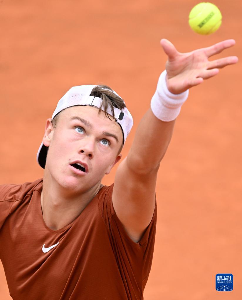 中国足球的 中国足球的