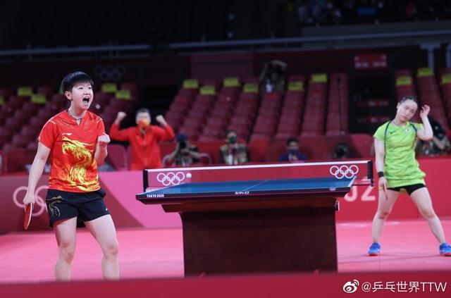 开云播报：终场哨声划破赛场，大卫·拉亚的即时反应定格瞬间✨